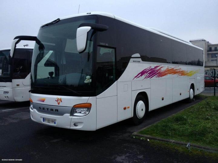 Nos autocars peuvent accueillir 59 passagers.